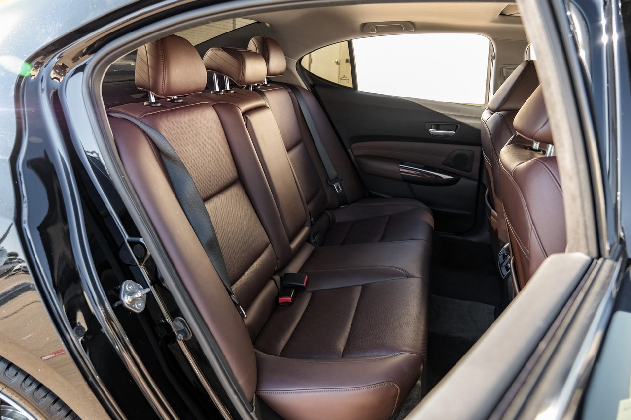 Acura TLX Vehicle Main Gallery Image 38