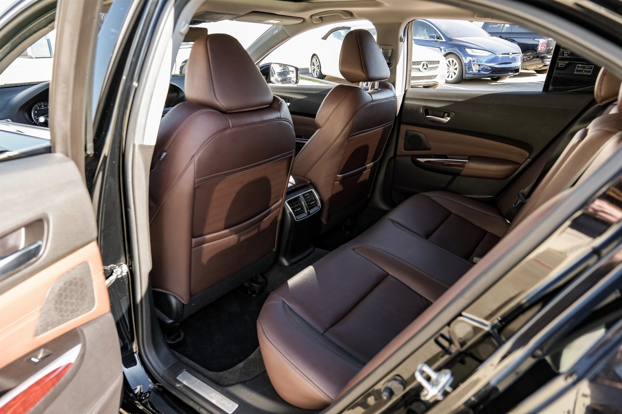 Acura TLX Vehicle Main Gallery Image 40