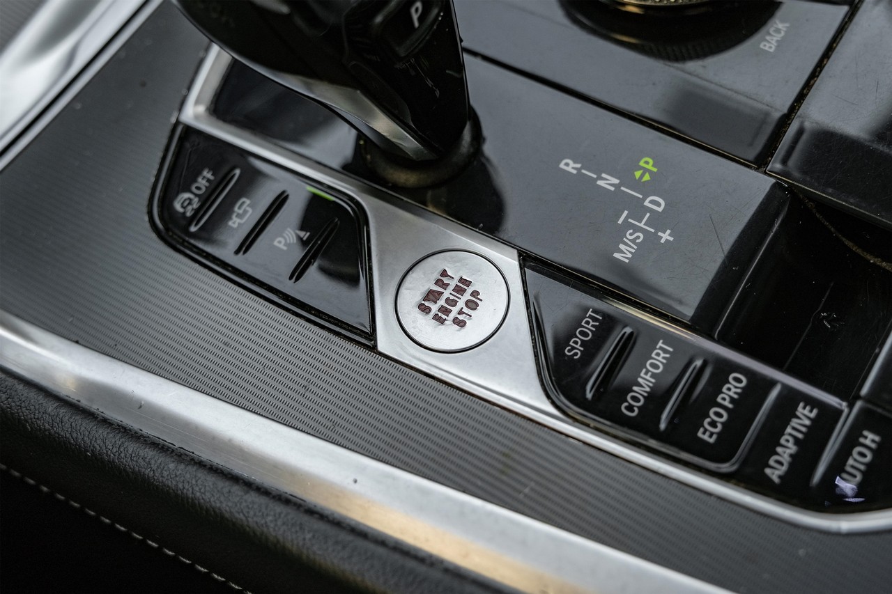 BMW X6 Vehicle Main Gallery Image 22