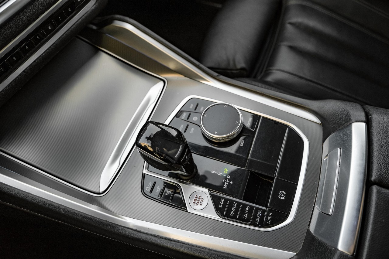 BMW X6 Vehicle Main Gallery Image 27