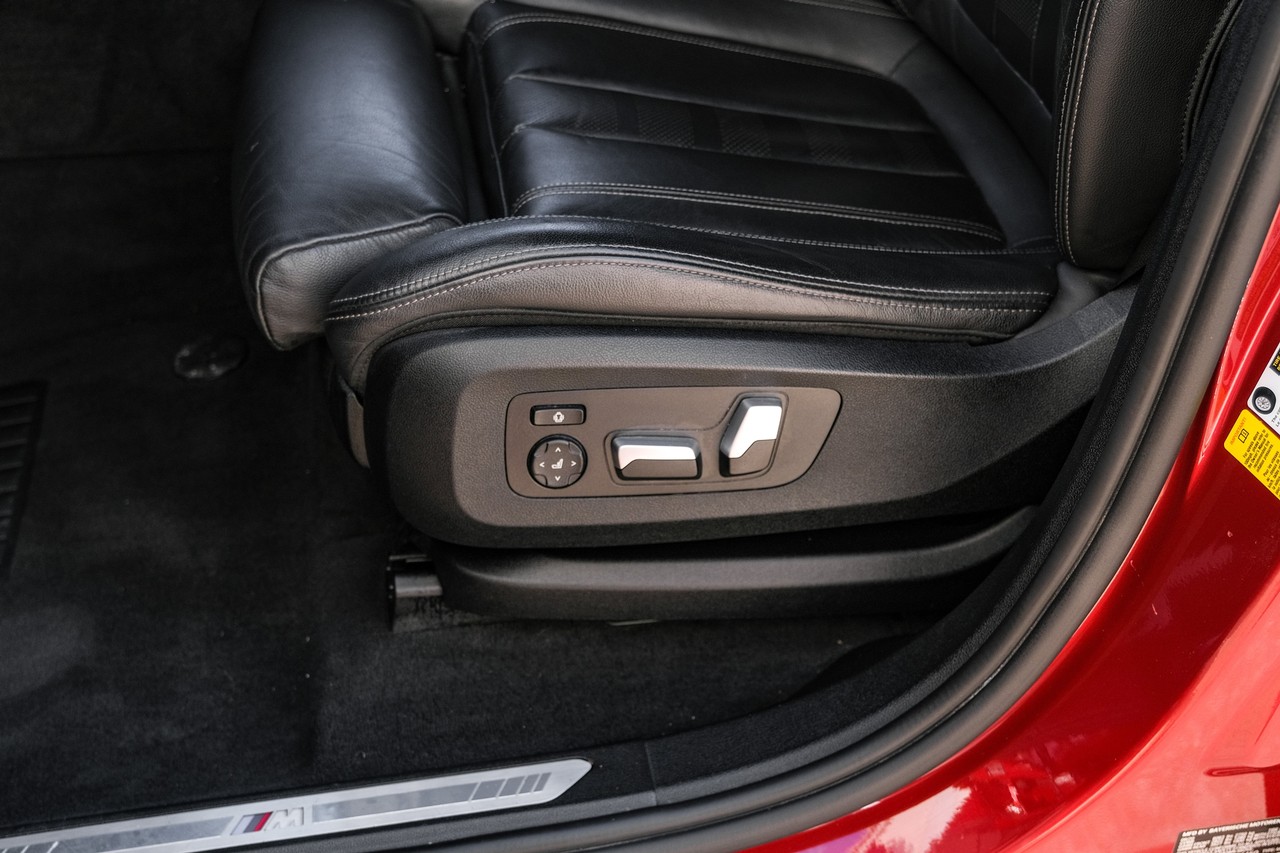 BMW X6 Vehicle Main Gallery Image 30