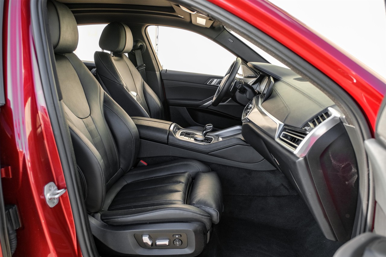 BMW X6 Vehicle Main Gallery Image 31