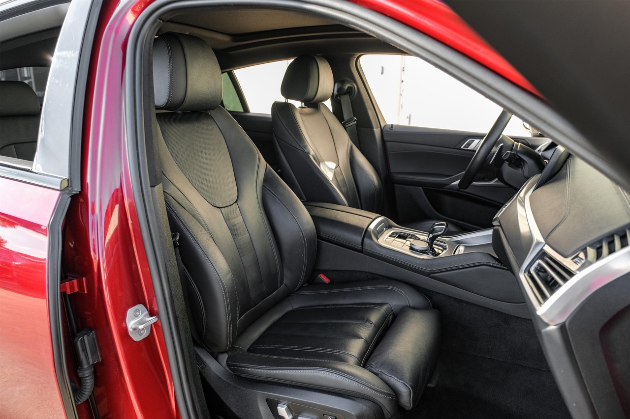 BMW X6 Vehicle Main Gallery Image 32