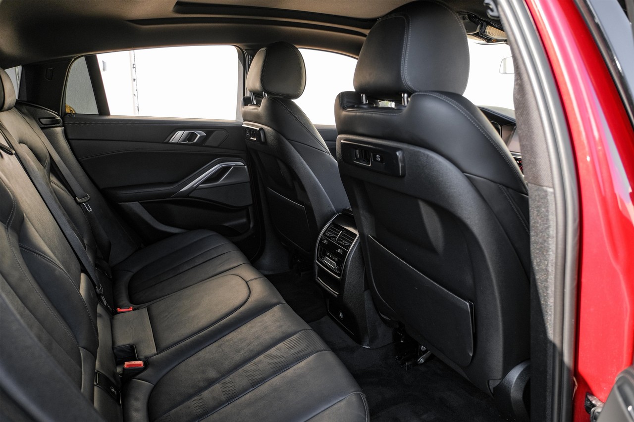 BMW X6 Vehicle Main Gallery Image 34