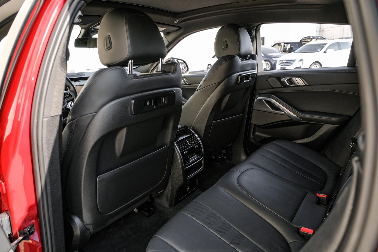 BMW X6 Vehicle Main Gallery Image 36
