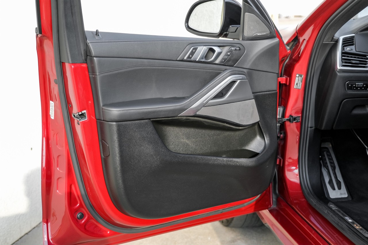 BMW X6 Vehicle Main Gallery Image 40