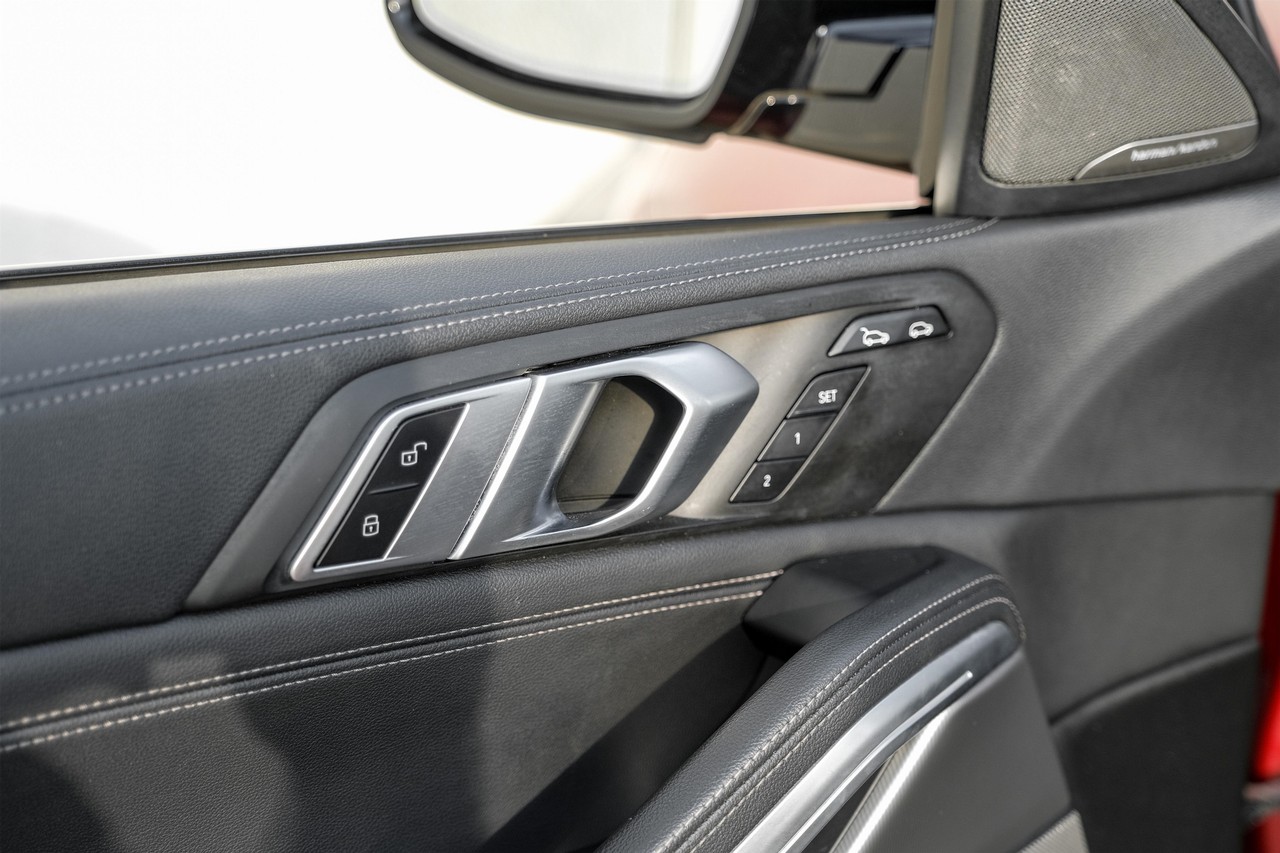 BMW X6 Vehicle Main Gallery Image 42