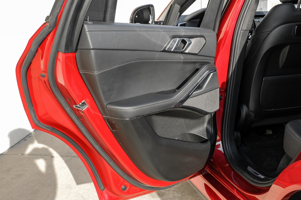 BMW X6 Vehicle Main Gallery Image 43