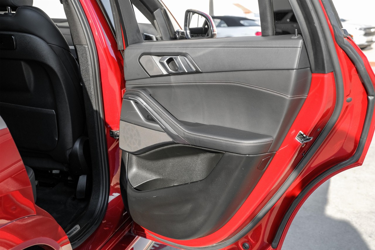 BMW X6 Vehicle Main Gallery Image 44