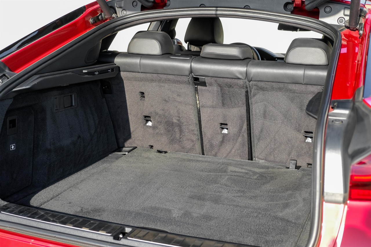 BMW X6 Vehicle Main Gallery Image 45