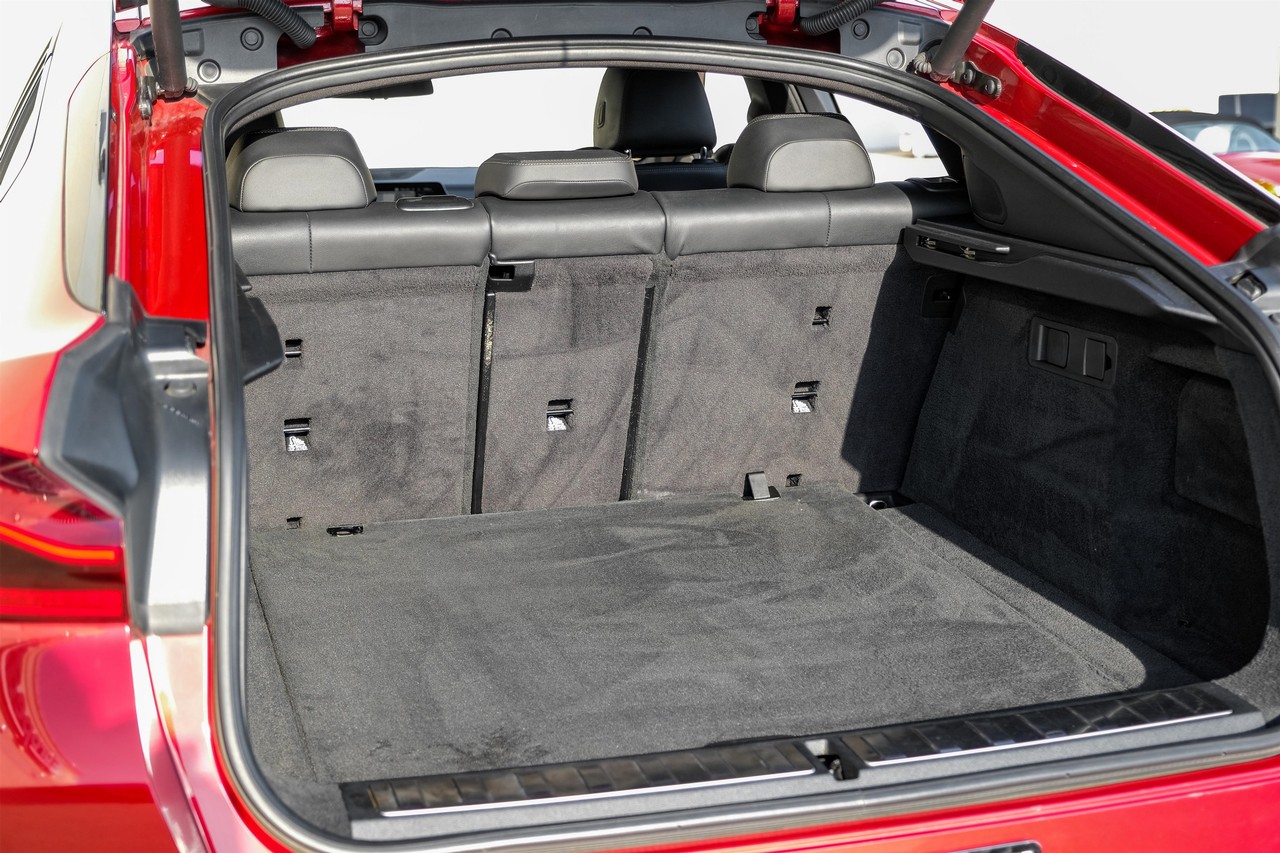 BMW X6 Vehicle Main Gallery Image 46