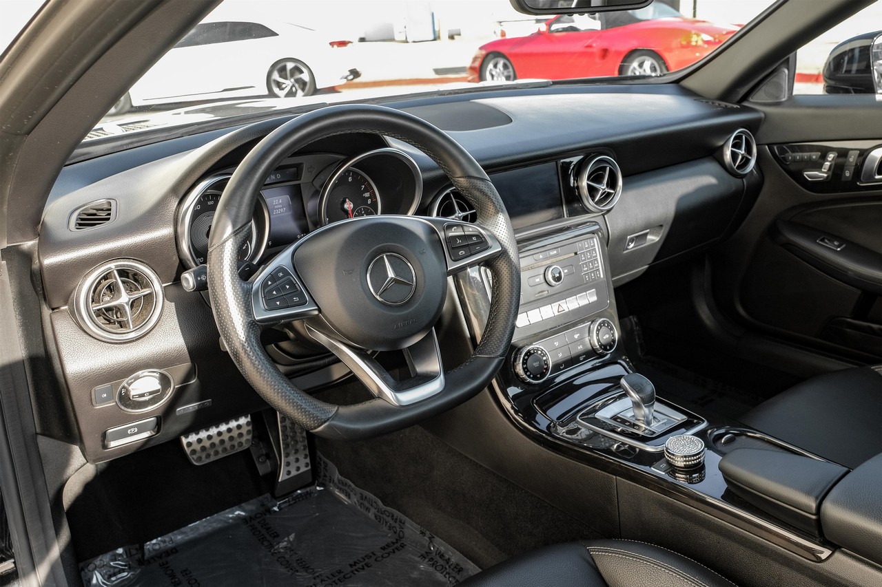 Mercedes-Benz SLC Vehicle Main Gallery Image 03