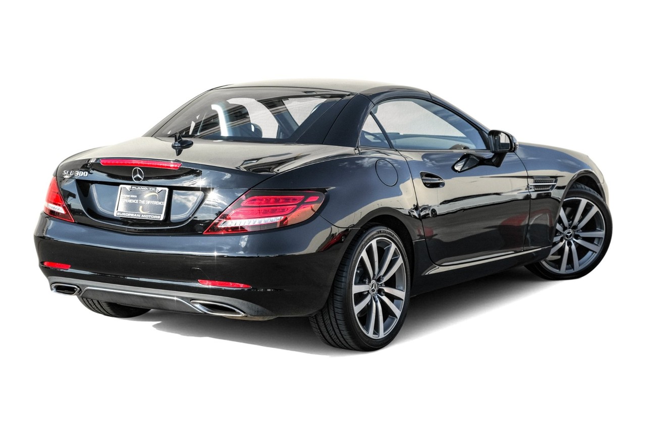 Mercedes-Benz SLC Vehicle Main Gallery Image 09