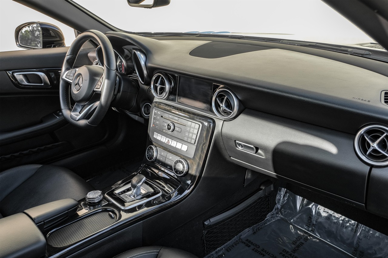 Mercedes-Benz SLC Vehicle Main Gallery Image 13