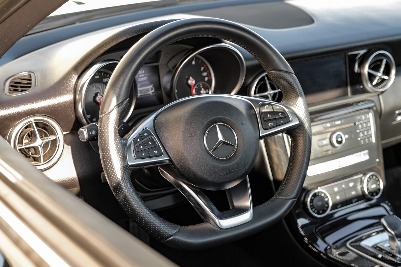 Mercedes-Benz SLC Vehicle Main Gallery Image 15