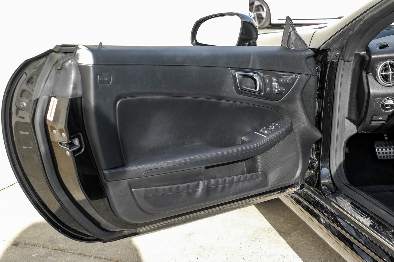Mercedes-Benz SLC Vehicle Main Gallery Image 31