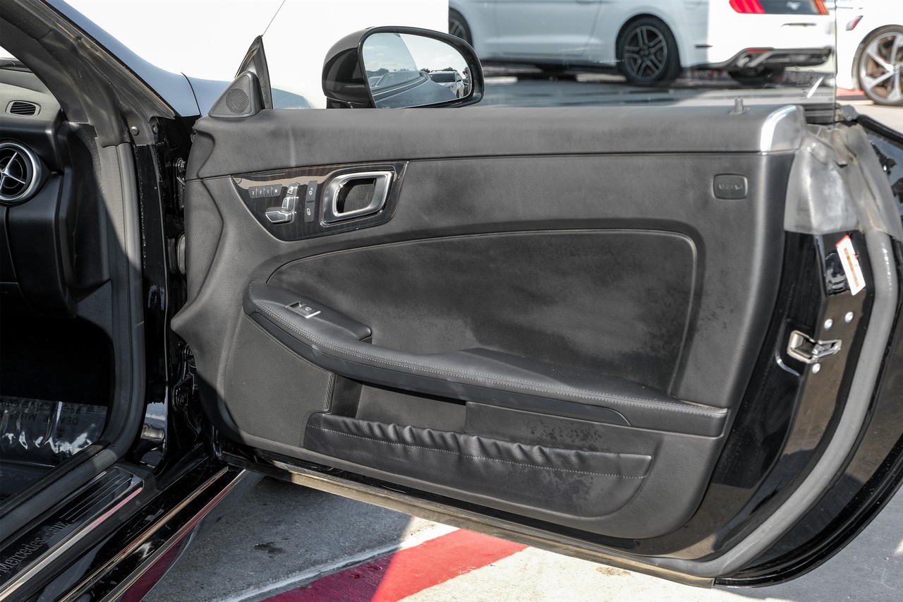 Mercedes-Benz SLC Vehicle Main Gallery Image 35
