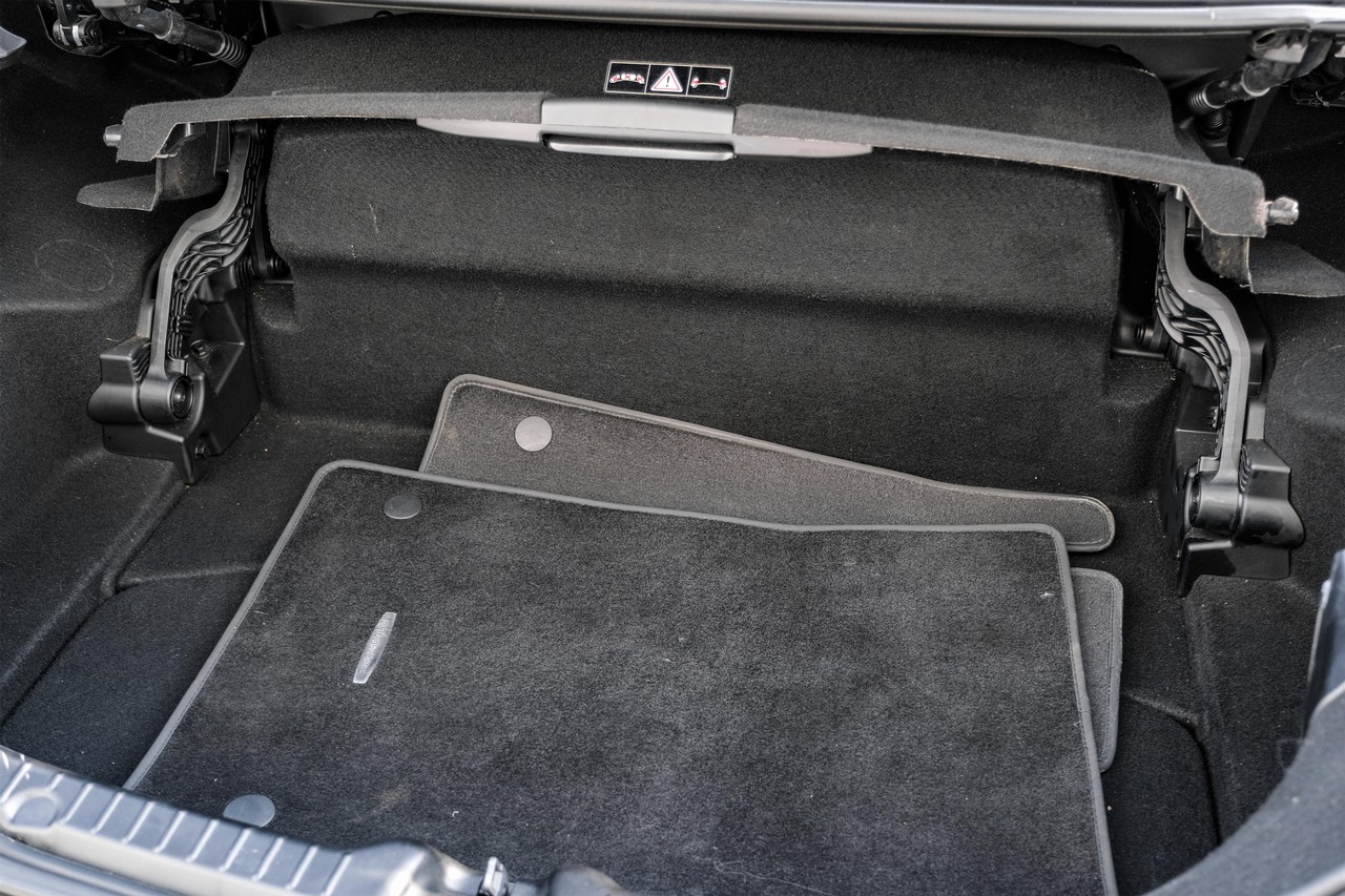 Mercedes-Benz SLC Vehicle Main Gallery Image 38