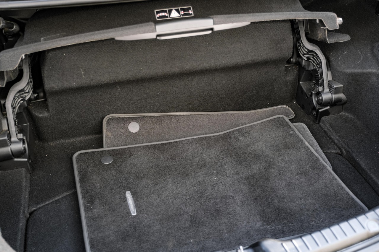 Mercedes-Benz SLC Vehicle Main Gallery Image 39