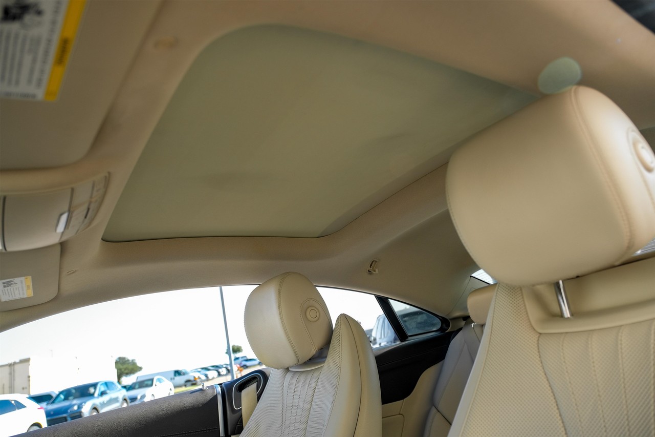 Mercedes-Benz E 450 Vehicle Main Gallery Image 05