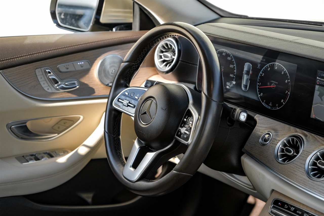 Mercedes-Benz E 450 Vehicle Main Gallery Image 14