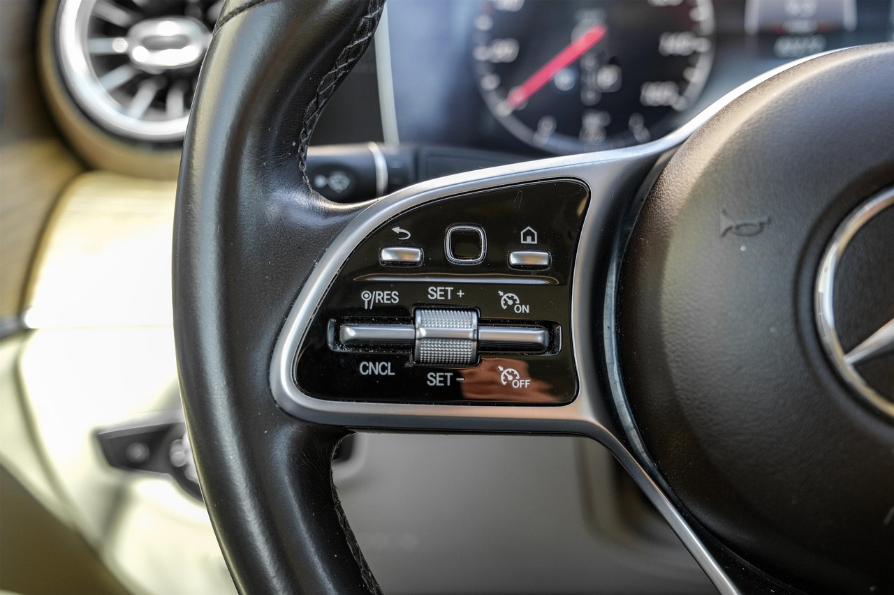 Mercedes-Benz E 450 Vehicle Main Gallery Image 15