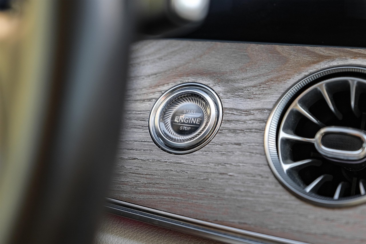 Mercedes-Benz E 450 Vehicle Main Gallery Image 19