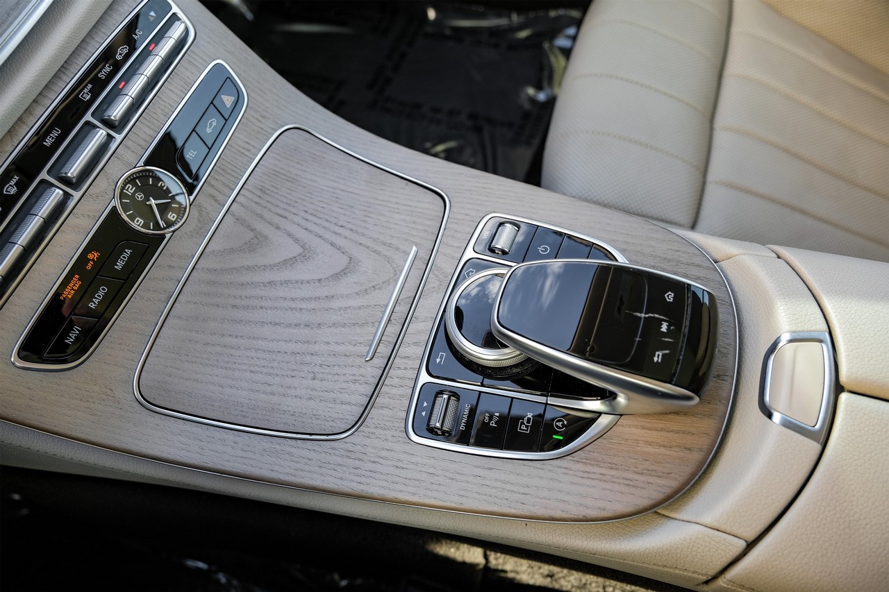 Mercedes-Benz E 450 Vehicle Main Gallery Image 22