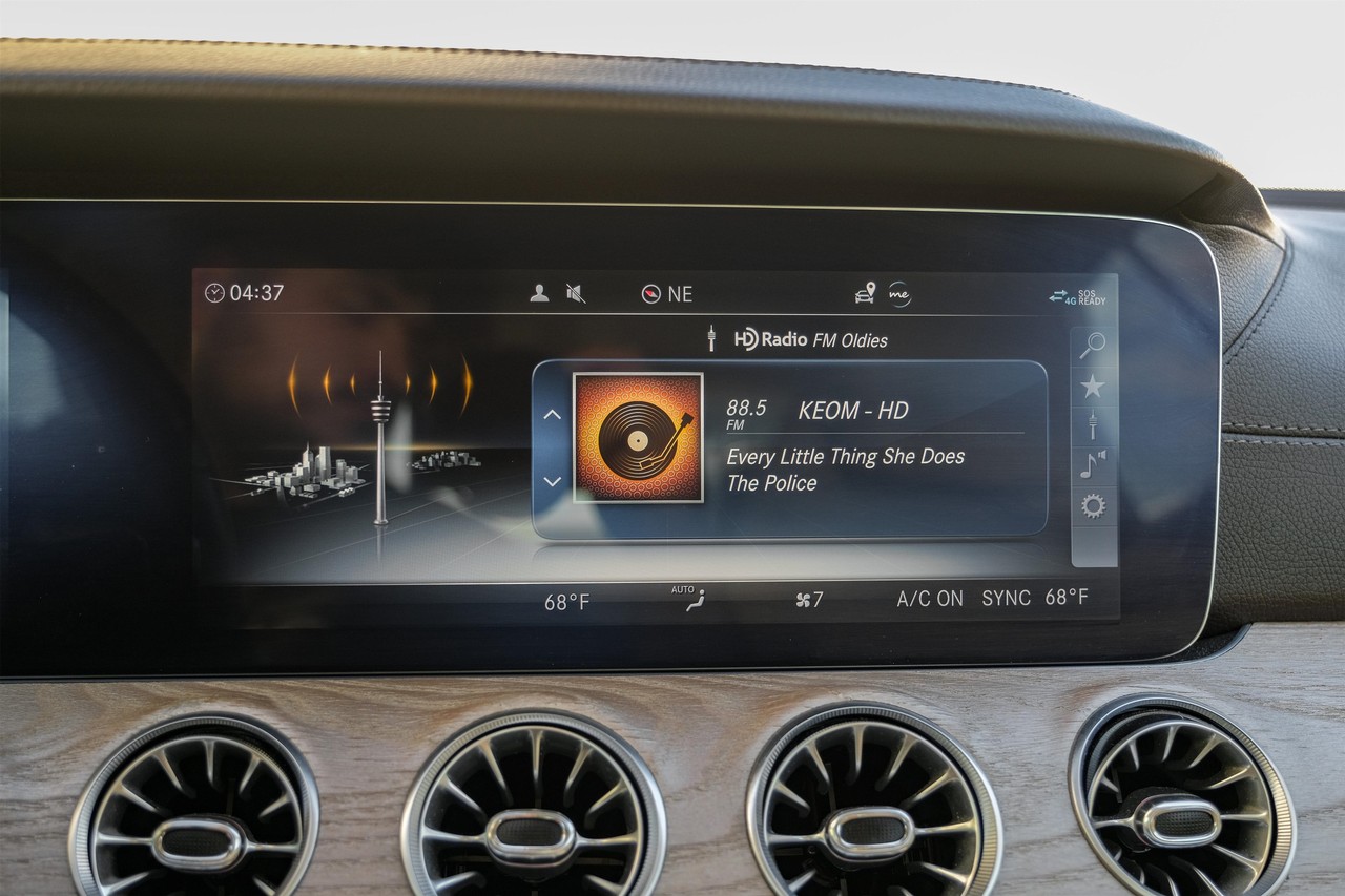 Mercedes-Benz E 450 Vehicle Main Gallery Image 25
