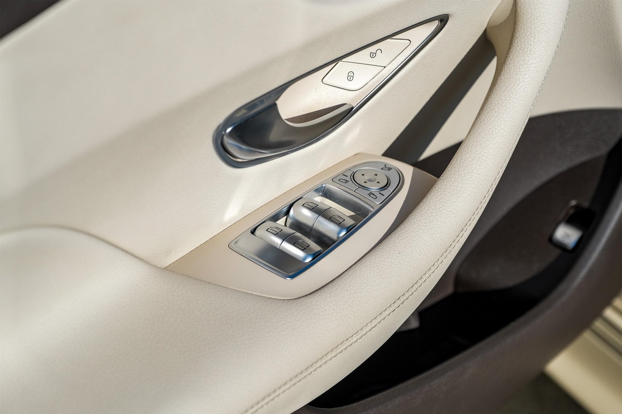 Mercedes-Benz E 450 Vehicle Main Gallery Image 33