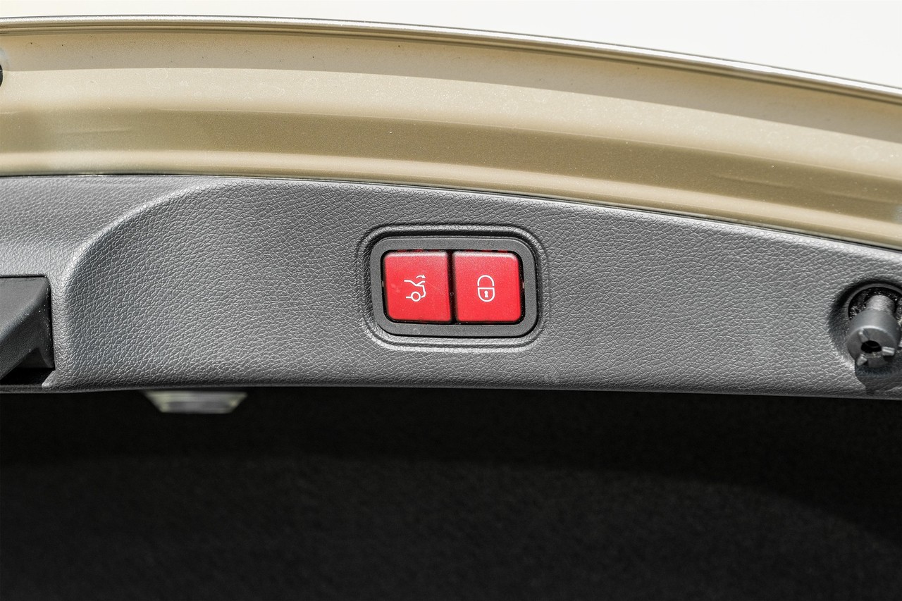 Mercedes-Benz E 450 Vehicle Main Gallery Image 39