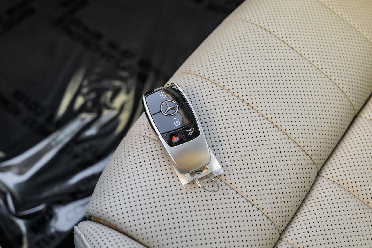 Mercedes-Benz E 450 Vehicle Main Gallery Image 48