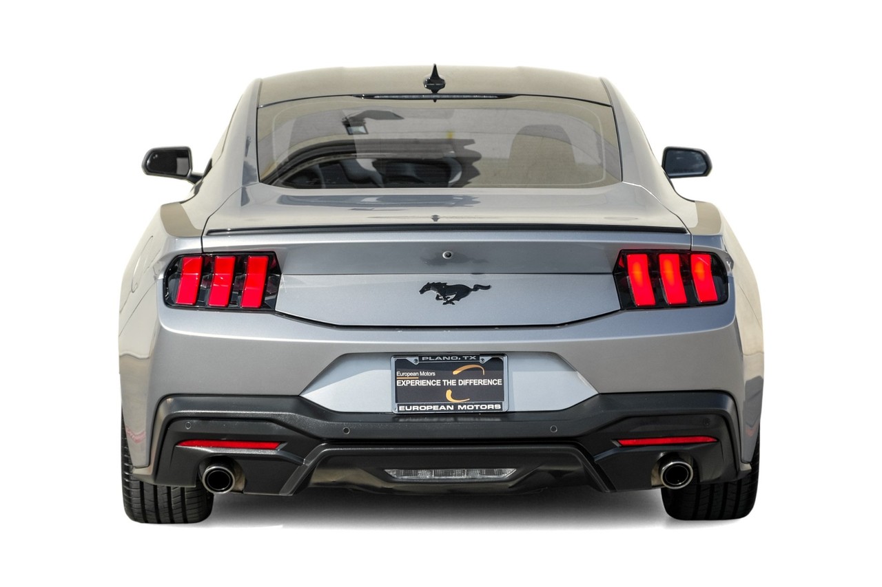 Ford Mustang Vehicle Main Gallery Image 09