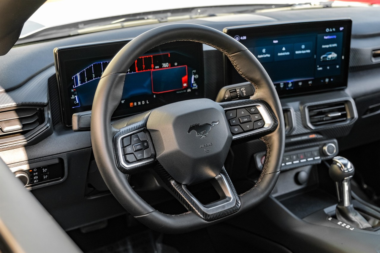Ford Mustang Vehicle Main Gallery Image 13