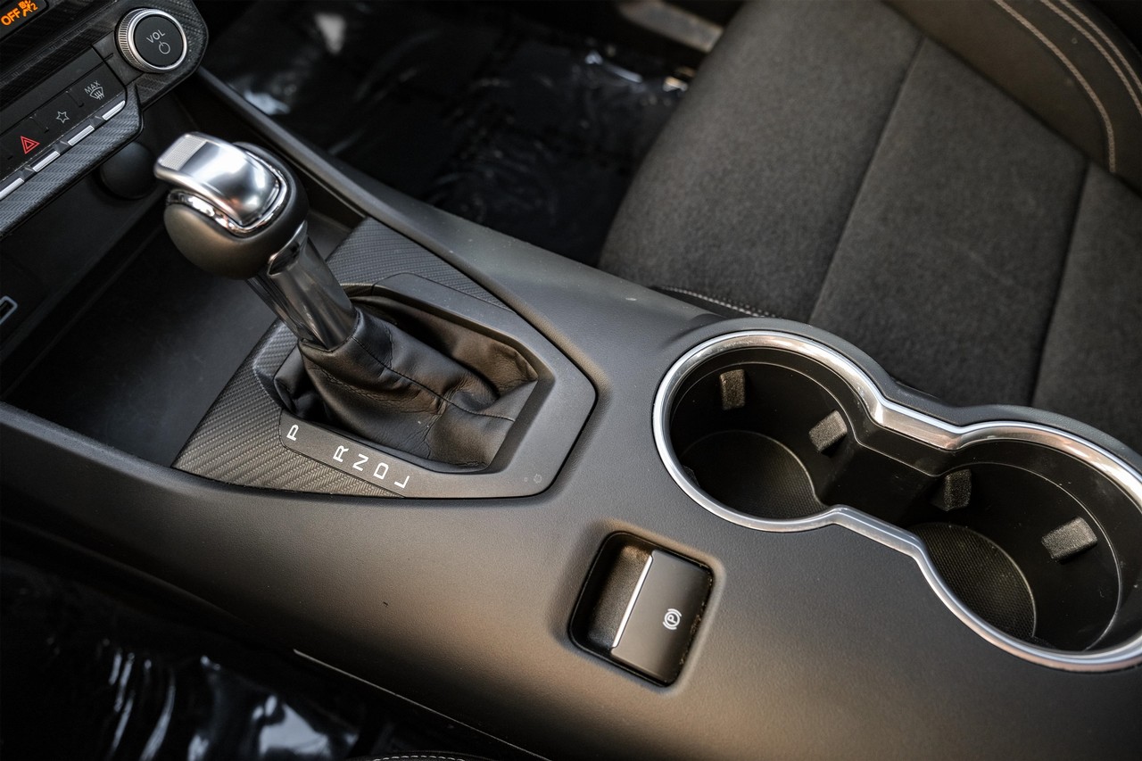 Ford Mustang Vehicle Main Gallery Image 22