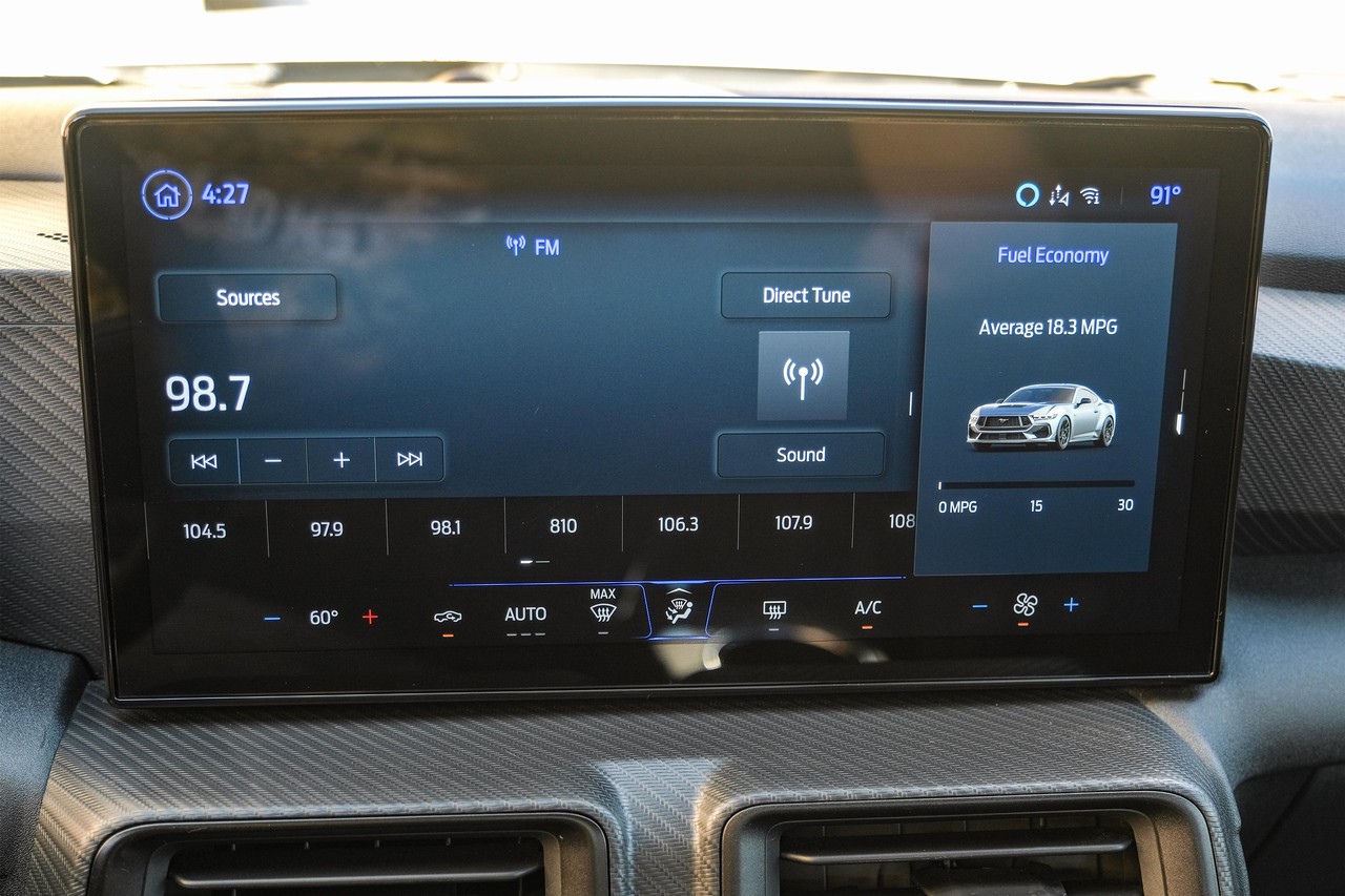 Ford Mustang Vehicle Main Gallery Image 28