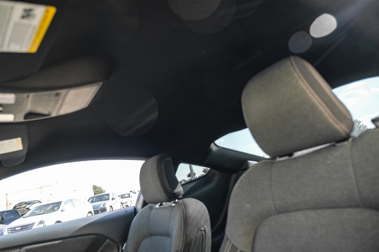 Ford Mustang Vehicle Main Gallery Image 29