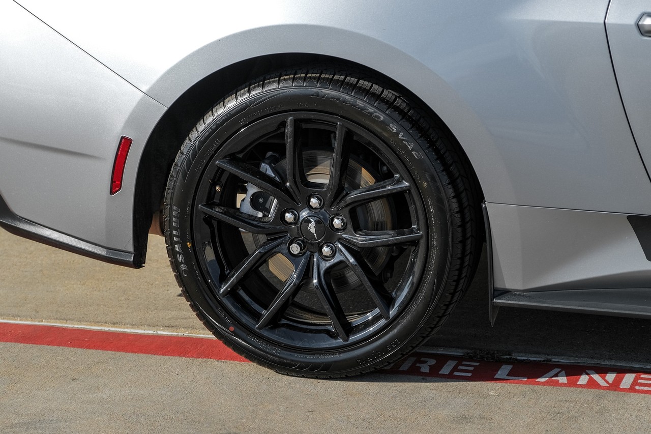 Ford Mustang Vehicle Main Gallery Image 41