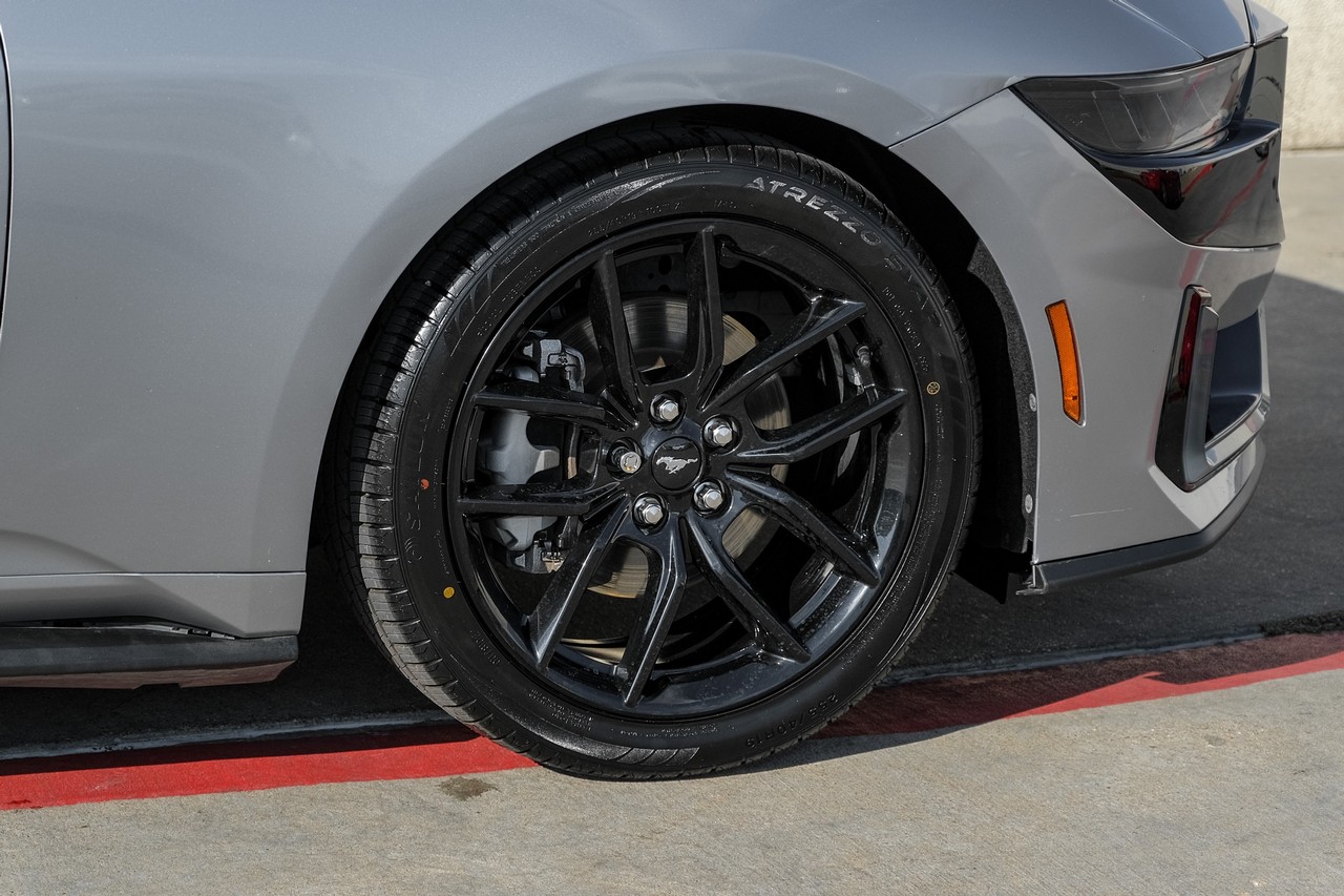 Ford Mustang Vehicle Main Gallery Image 42