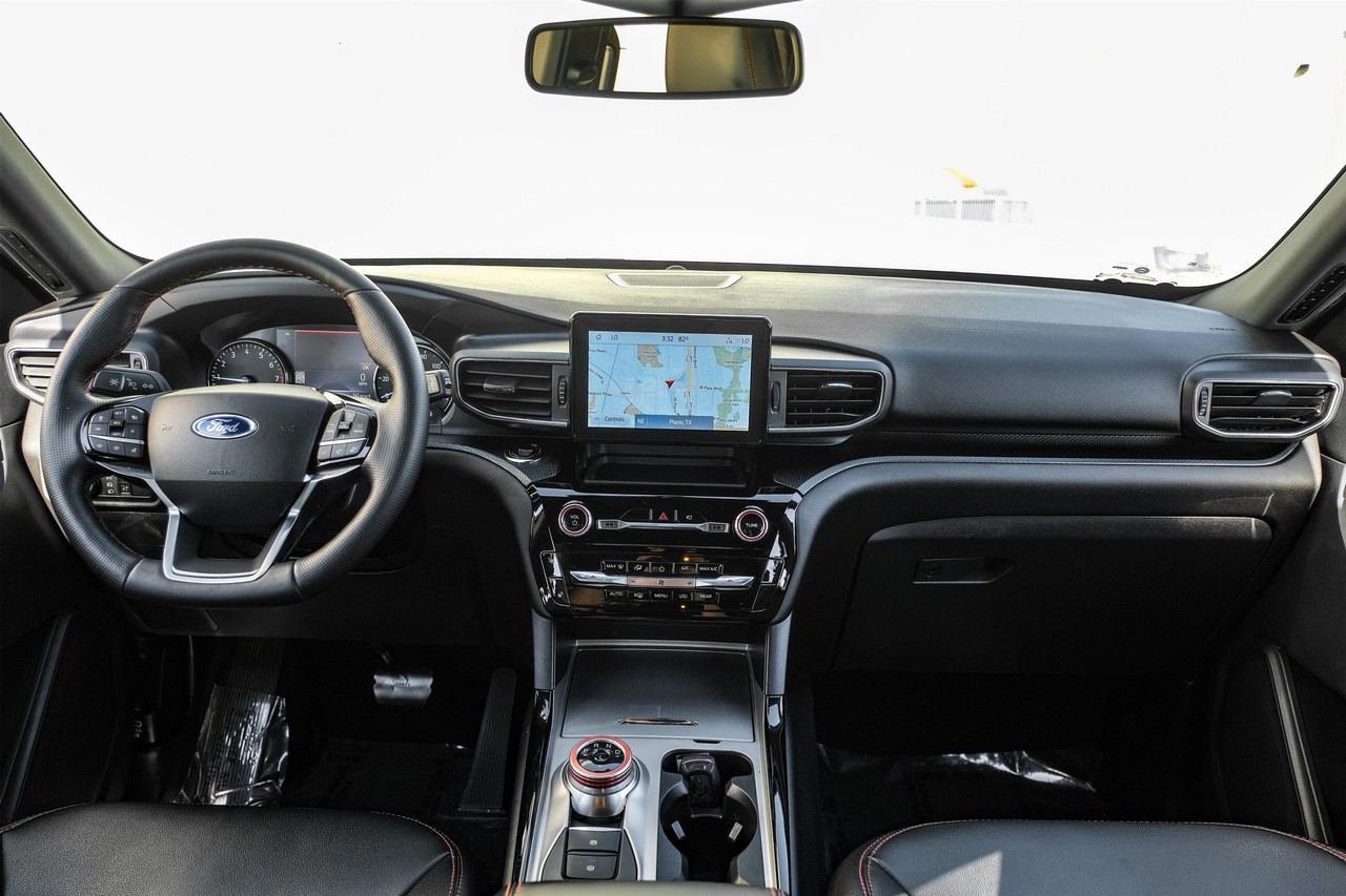 Ford Explorer Vehicle Main Gallery Image 14