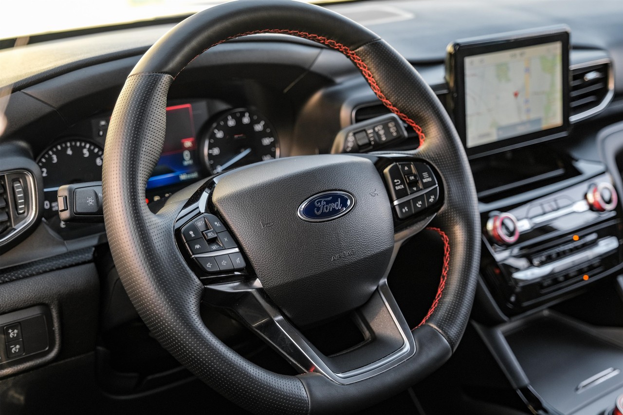 Ford Explorer Vehicle Main Gallery Image 15