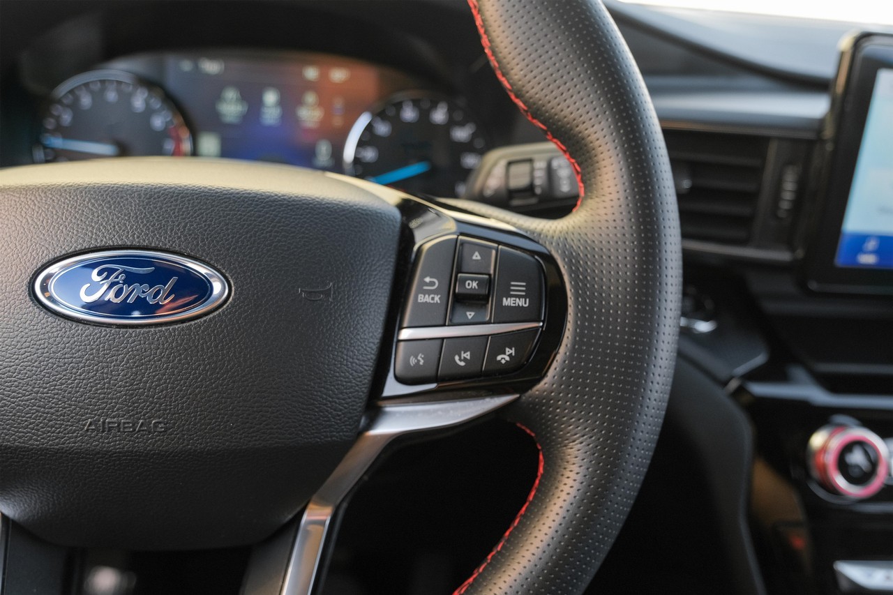 Ford Explorer Vehicle Main Gallery Image 17