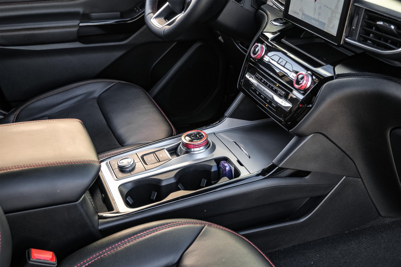 Ford Explorer Vehicle Main Gallery Image 23
