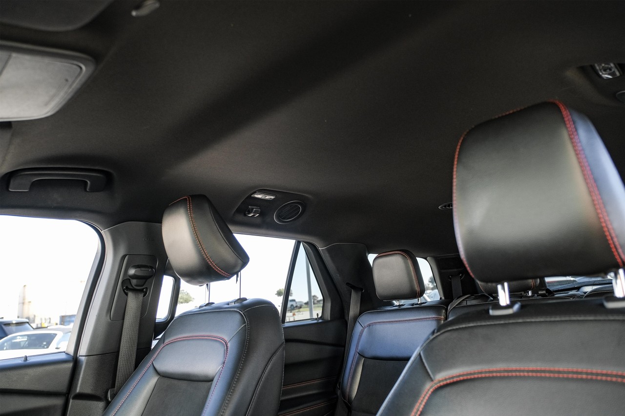 Ford Explorer Vehicle Main Gallery Image 30