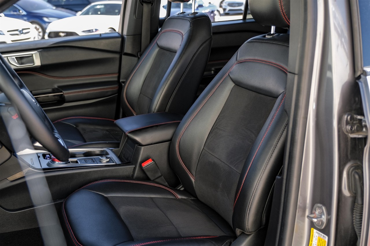 Ford Explorer Vehicle Main Gallery Image 31