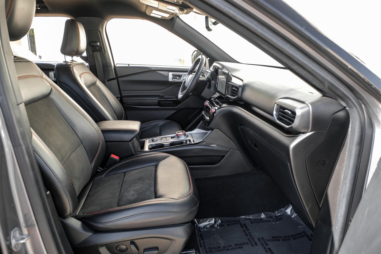 Ford Explorer Vehicle Main Gallery Image 32