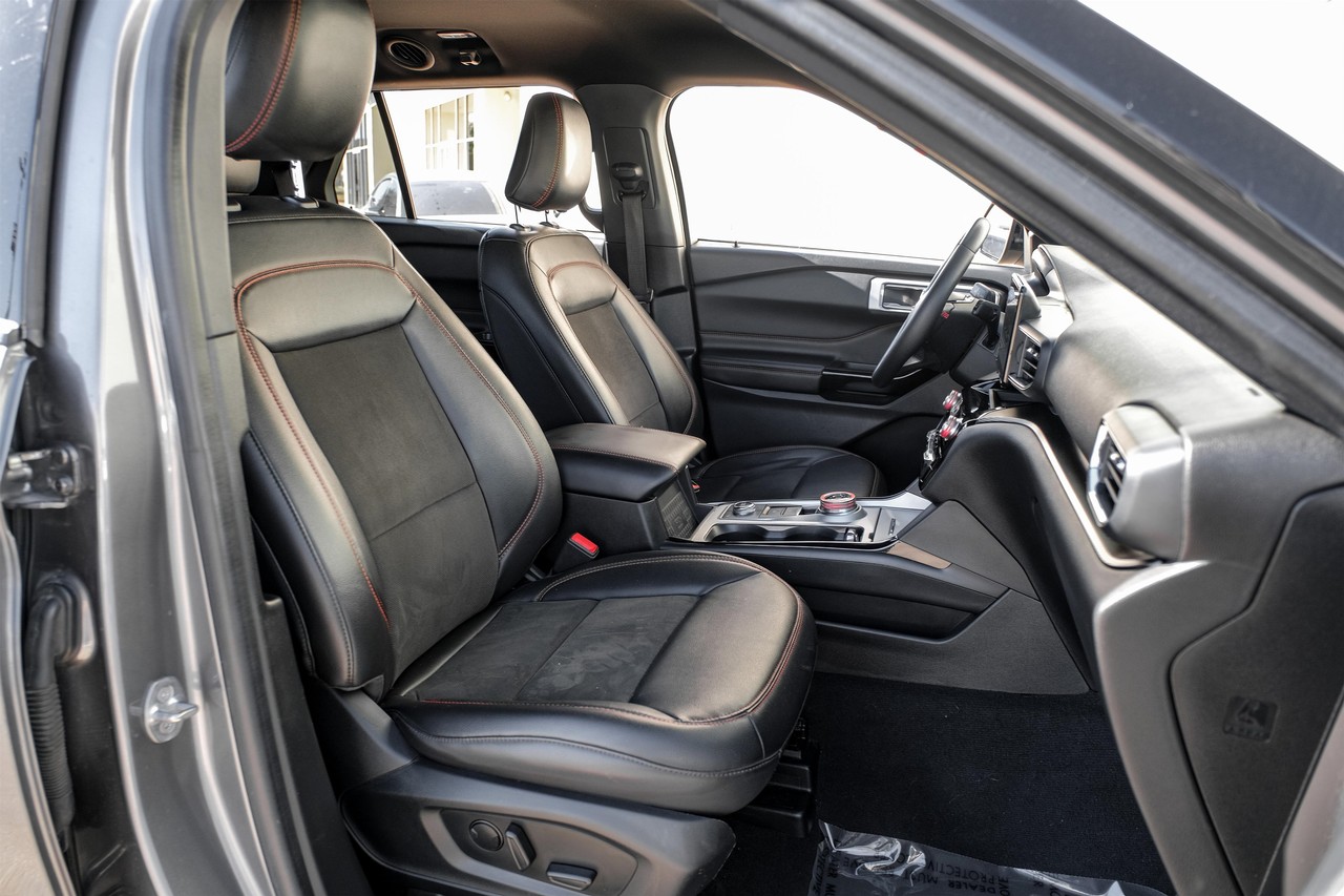 Ford Explorer Vehicle Main Gallery Image 33