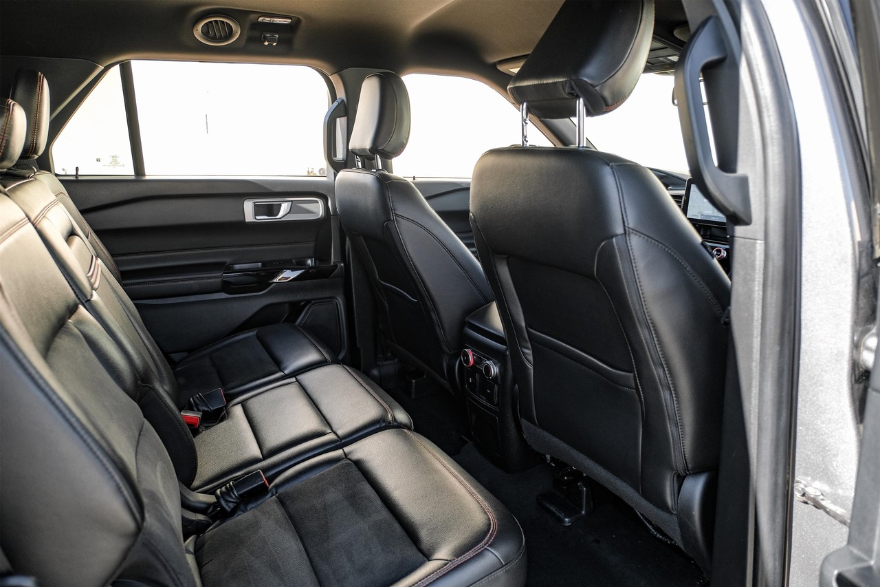 Ford Explorer Vehicle Main Gallery Image 34