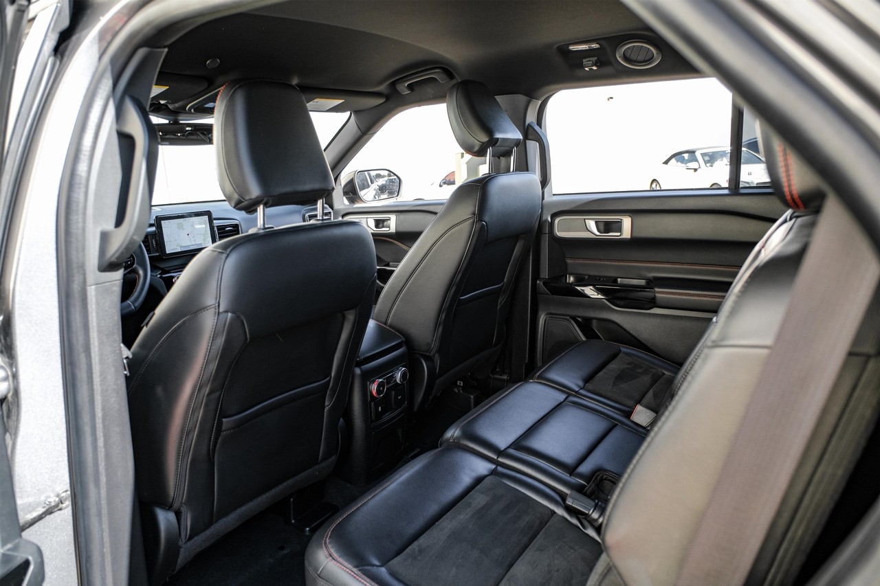 Ford Explorer Vehicle Main Gallery Image 35