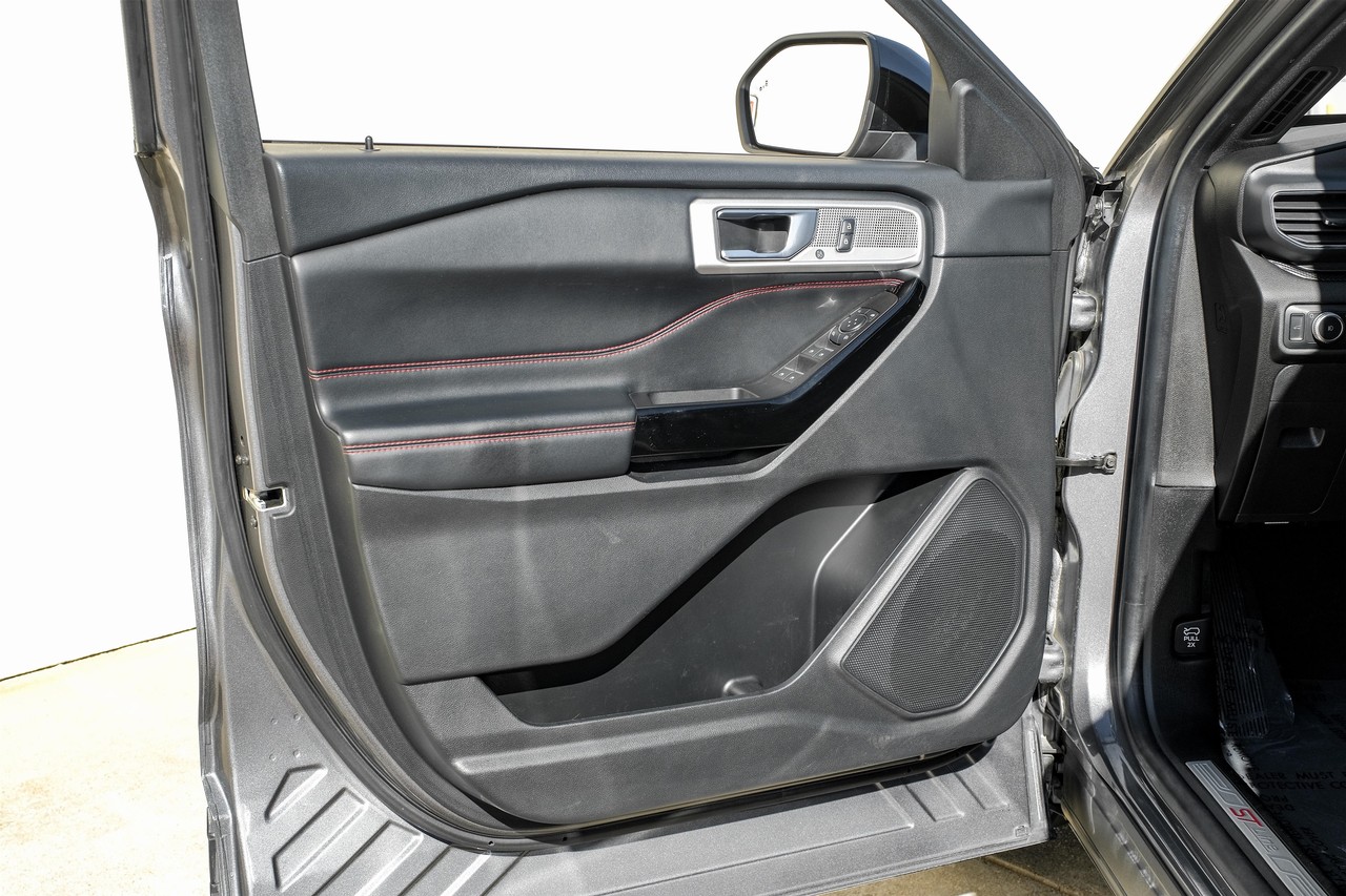 Ford Explorer Vehicle Main Gallery Image 40